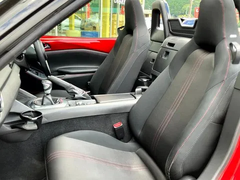 Mazda MX-5 (Roadster)