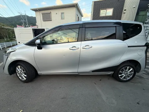 Toyota Sienta