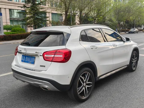 Mercedes-Benz Mercedes-Benz GLA