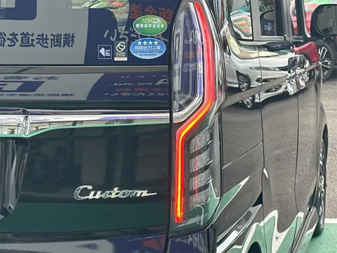 Honda N-BOX Custom