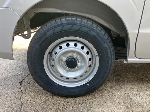 Nissan Clipper Van
