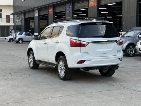 Isuzu mu-X