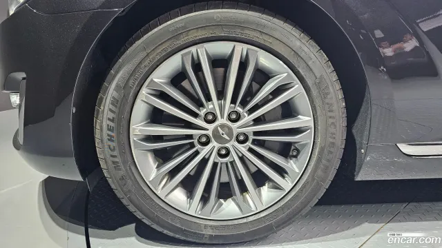 Genesis G90 (EQ900)