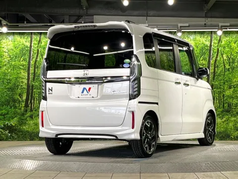Honda N-BOX Custom