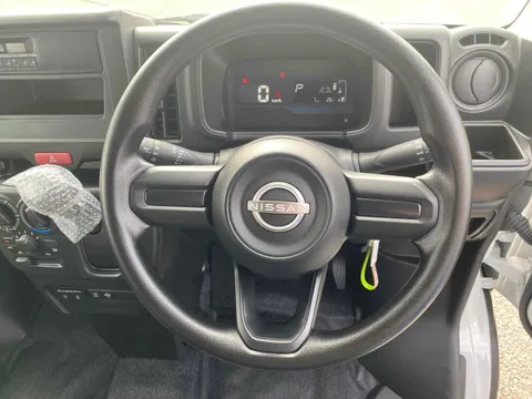 Nissan Clipper Van