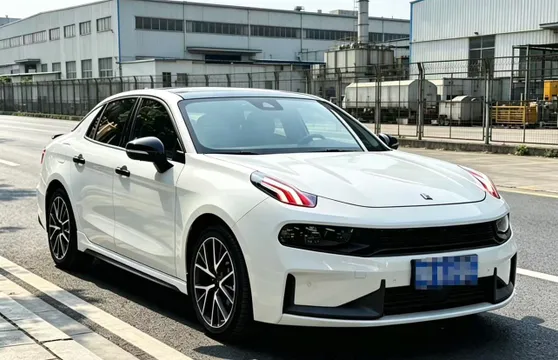 Lynk & Co 03