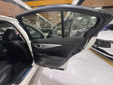 Infiniti Q50L