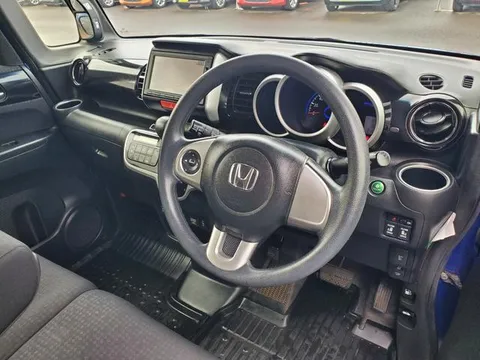 Honda N-BOX Custom