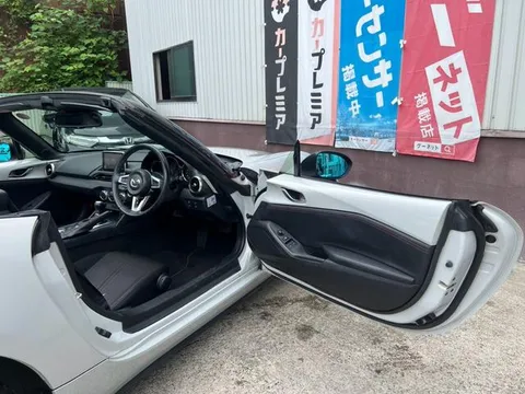 Mazda MX-5 (Roadster)