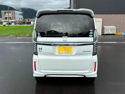 Honda N-BOX Custom