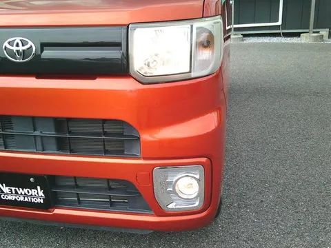Toyota Pixis Mega