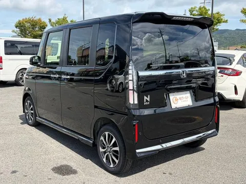 Honda N-BOX Custom