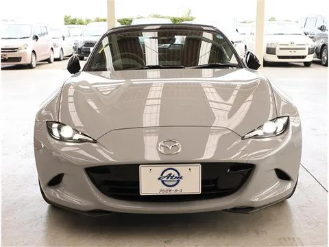 Mazda MX-5 (Roadster)