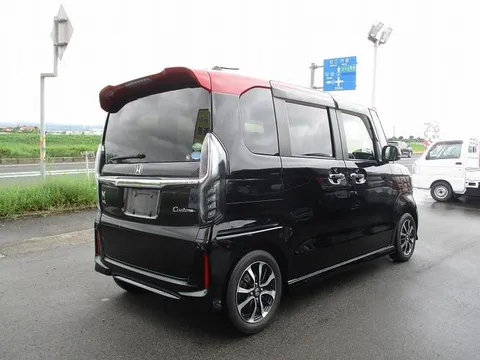 Honda N-BOX Custom