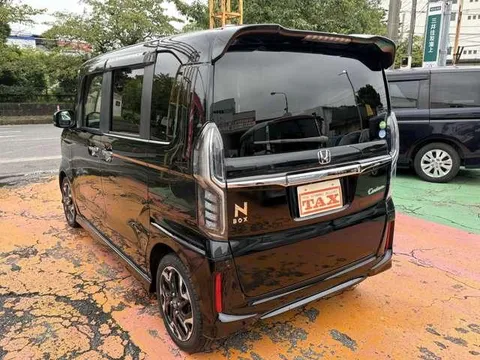 Honda N-BOX Custom