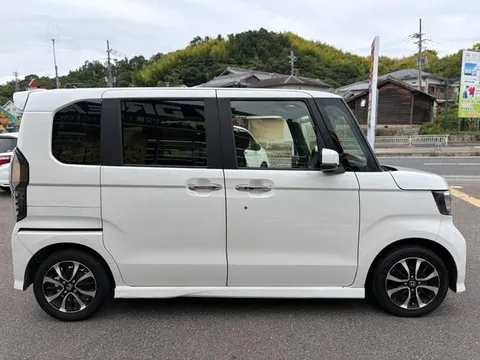 Honda N-BOX Custom