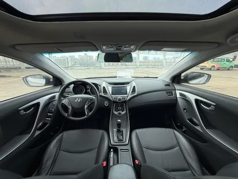 Hyundai Elantra (Avante)