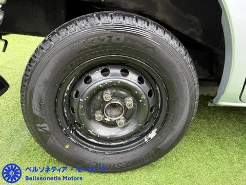 Nissan Clipper Van