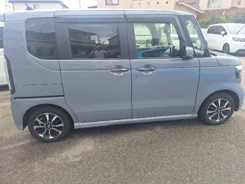 Honda N-BOX Custom
