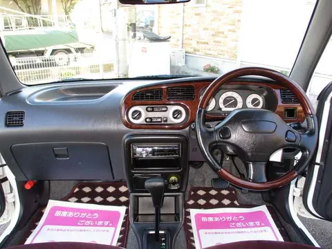 Daihatsu Mira Gino