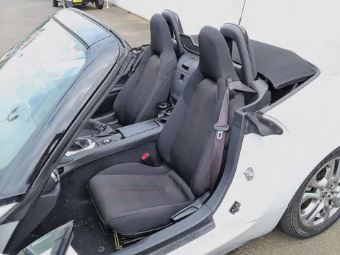 Mazda MX-5 (Roadster)
