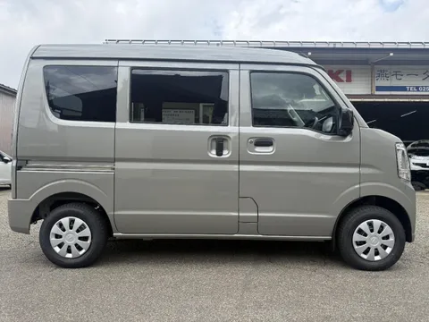 Nissan Clipper Van