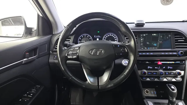 Hyundai Elantra (Avante)