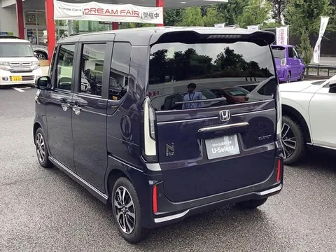 Honda N-BOX Custom