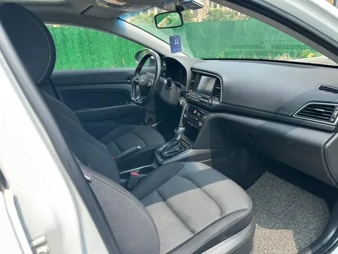 Hyundai Elantra (Avante)
