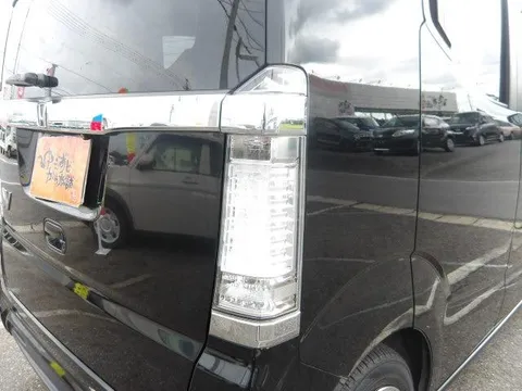 Honda N-BOX Slash