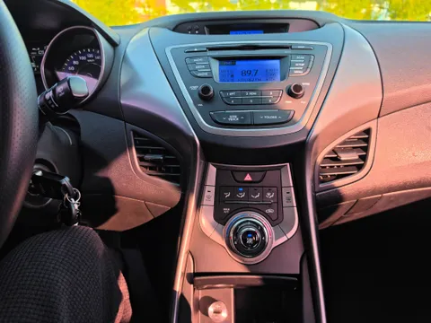 Hyundai Elantra (Avante)