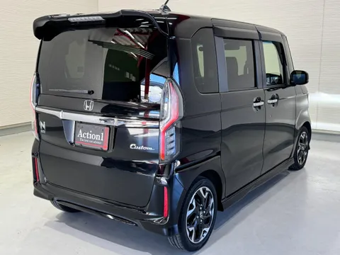Honda N-BOX Custom