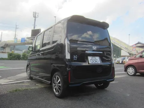 Honda N-BOX Custom