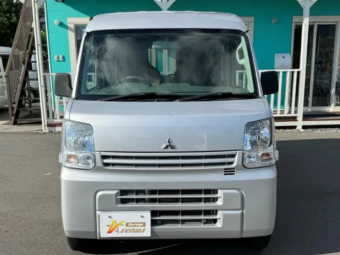 Mitsubishi Minicab Van