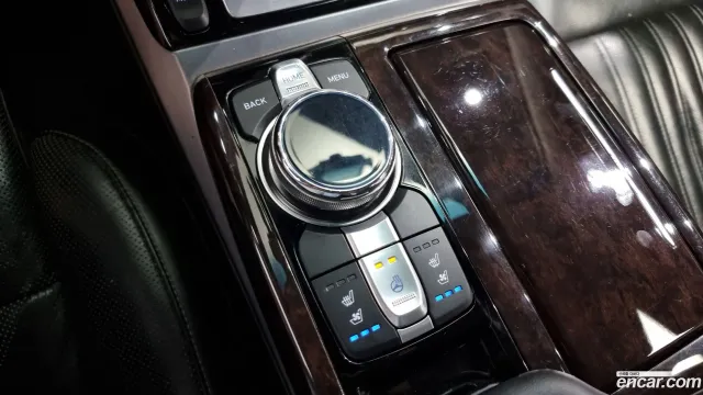 Genesis G90 (EQ900)
