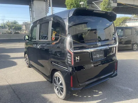 Honda N-BOX Custom