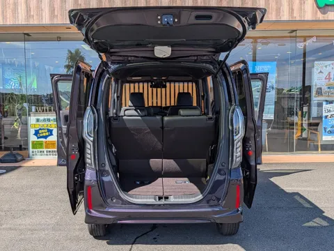 Honda N-BOX Custom
