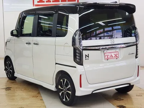 Honda N-BOX Custom
