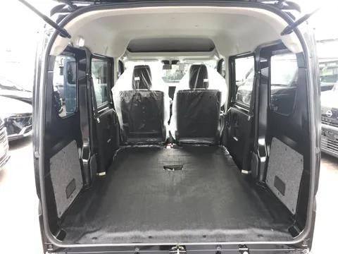 Nissan Clipper Van