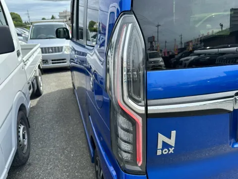 Honda N-BOX Custom