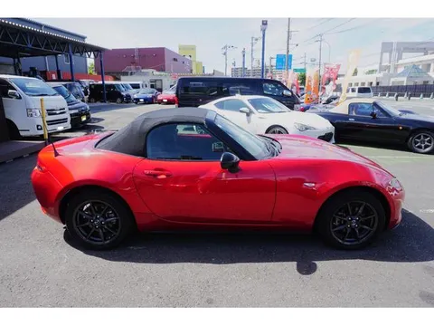 Mazda MX-5 (Roadster)