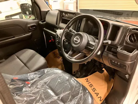 Nissan Clipper Van