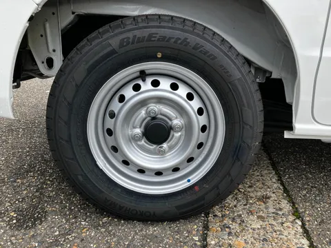 Nissan Clipper Van