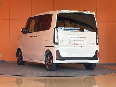 Honda N-BOX Custom