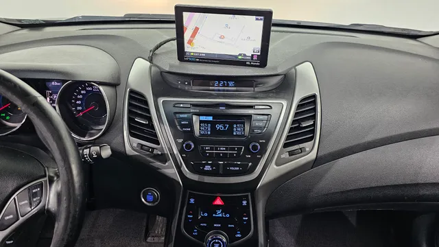 Hyundai Elantra (Avante)