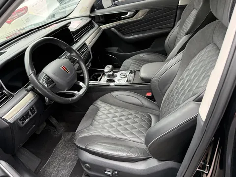 Hongqi HS5