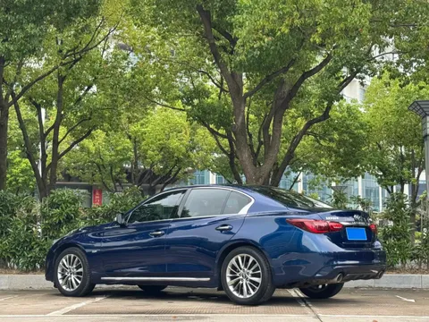 Infiniti Q50L
