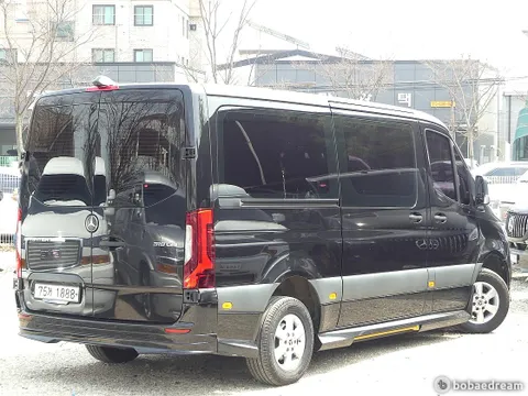 11-Seater Sprinter