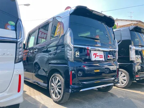 Honda N-BOX Custom