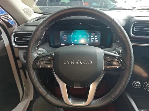 Lynk & Co Lynk & Co 02